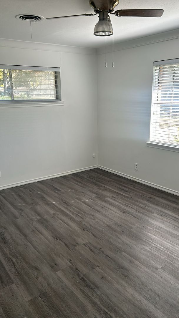 Building Photo - 1813 Gravley Dr