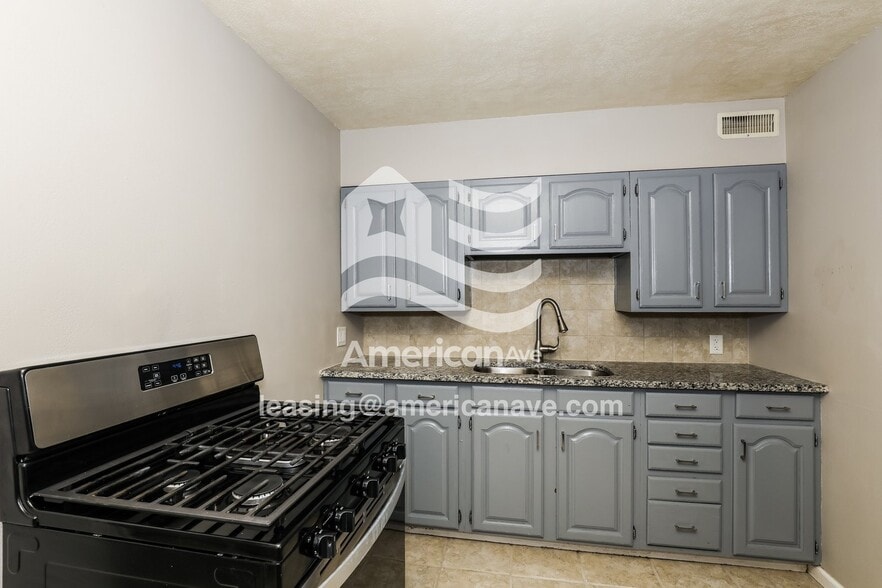 Building Photo - 1525 N Adams St