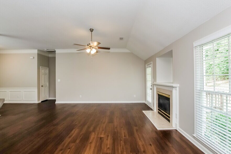 Building Photo - 11621 Long Forest Dr