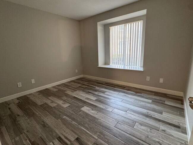 Building Photo - Upgraded One Bedroom One Bathroom condo in Summerlin