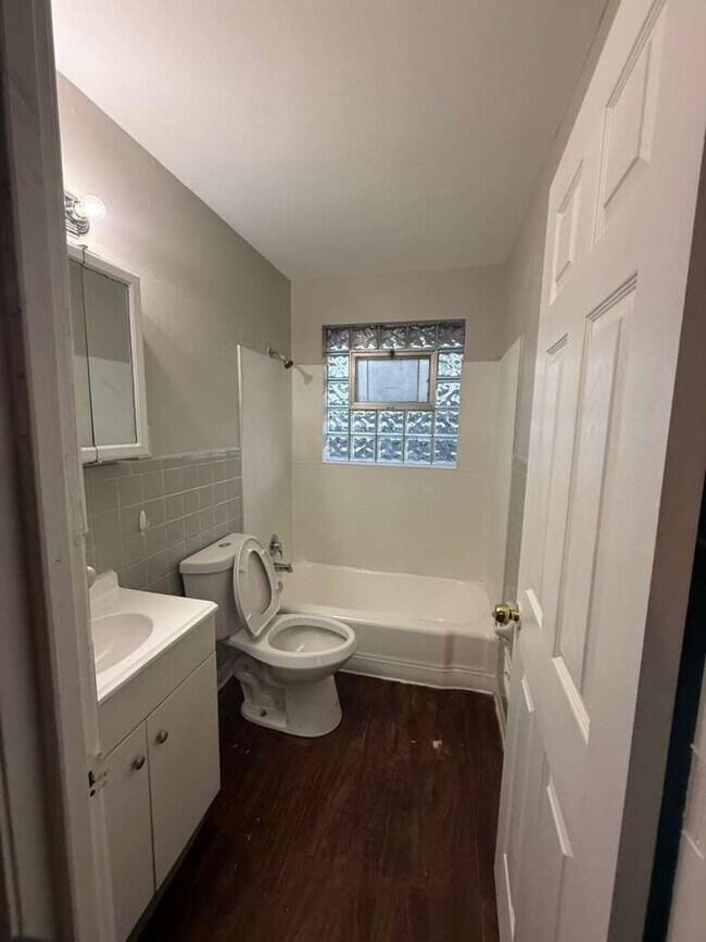 Building Photo - "Charming 3-Bedroom Gem on Walker Avenue – Cozy Living in St. Louis!"  Section 8 Welcome