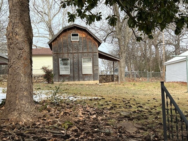 Building Photo - 416 W Shawnee St