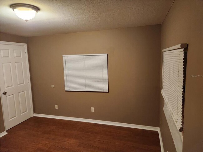 Building Photo - 1215 Skyview Blvd