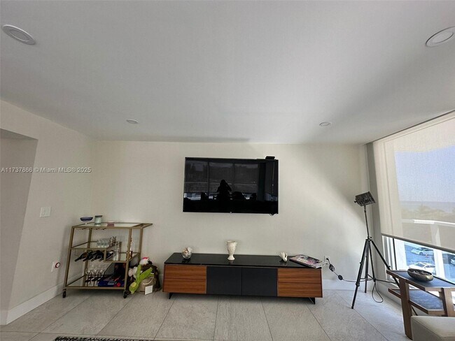 Building Photo - 2751 S Ocean Dr