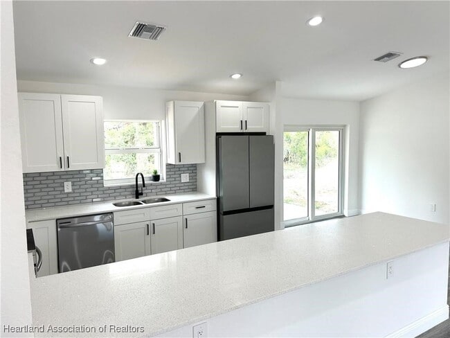 Building Photo - 136 Lincoln Rd NW