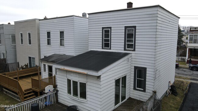 Building Photo - 22 Hurlbut St