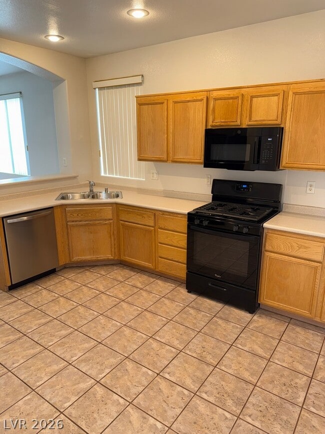 Building Photo - 8475 Regal Hills Ct