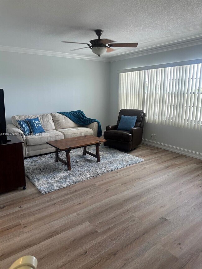 Building Photo - 4027 Swansea Crescent