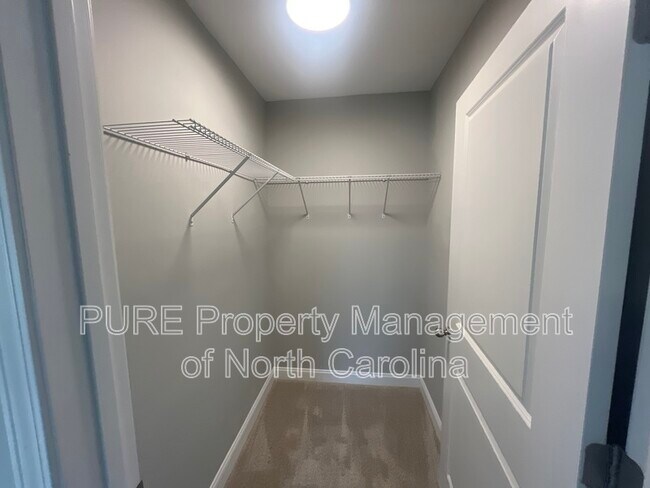 Building Photo - 3355 E Ridge Rd