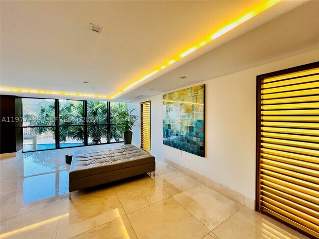 Building Photo - 540 Brickell Key Dr