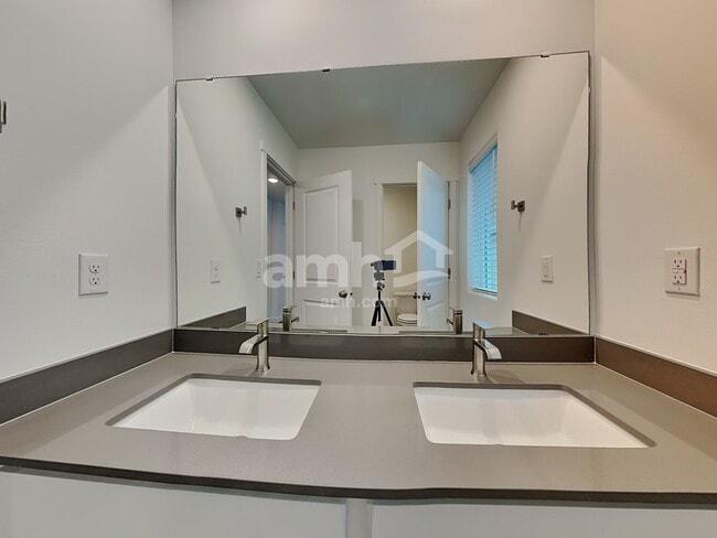 Building Photo - 5003 Washington St SE