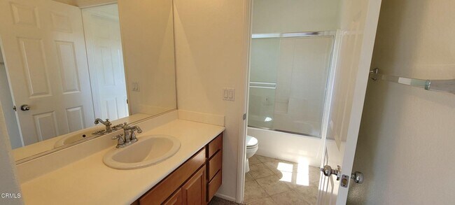 Building Photo - 822 Belleza Dr