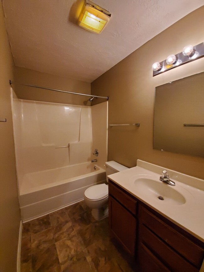 Building Photo - 4 bedroom, 2 bathroom duplex.