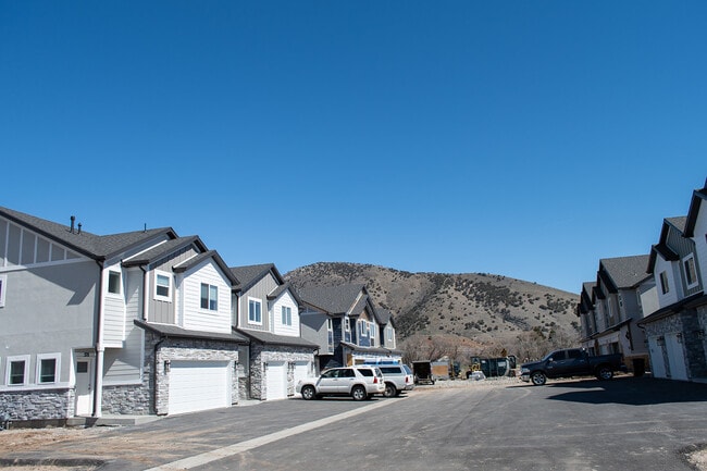 Building Photo - 378 N 100 W