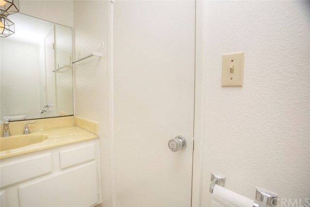 Building Photo - 630 E Garfield Ave