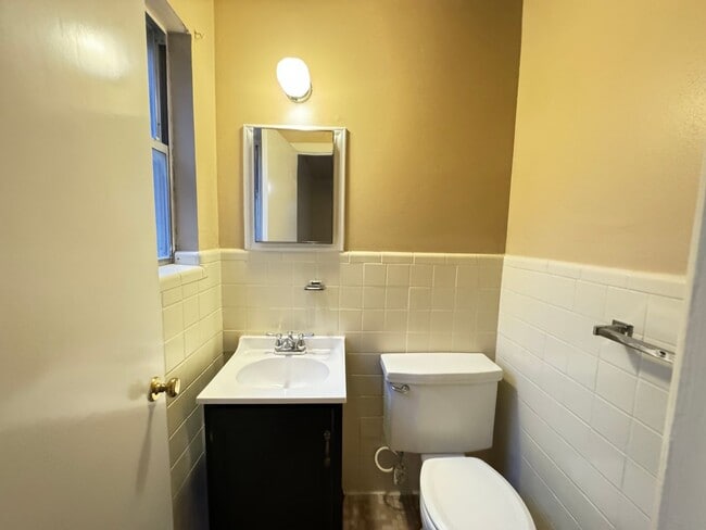 Building Photo - 360 Virtual Tour Available