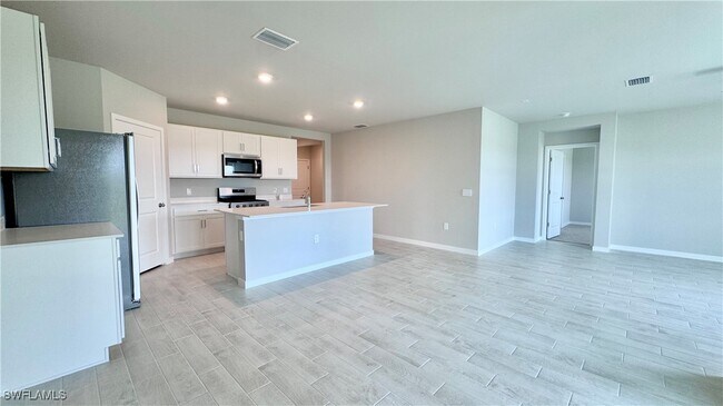 Building Photo - 17710 Shade Tree Loop