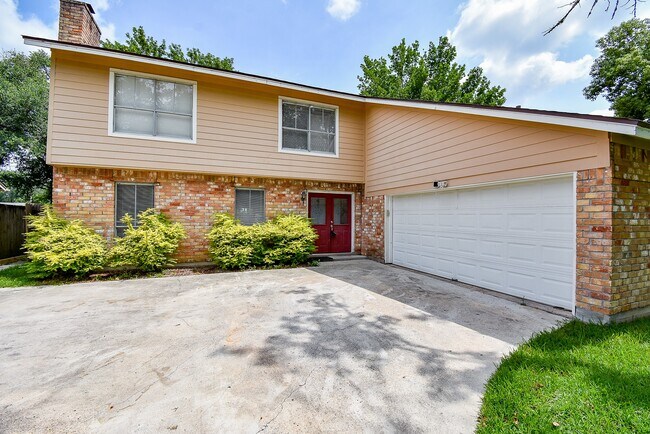 Primary Photo - 2110 Hilton Head Dr