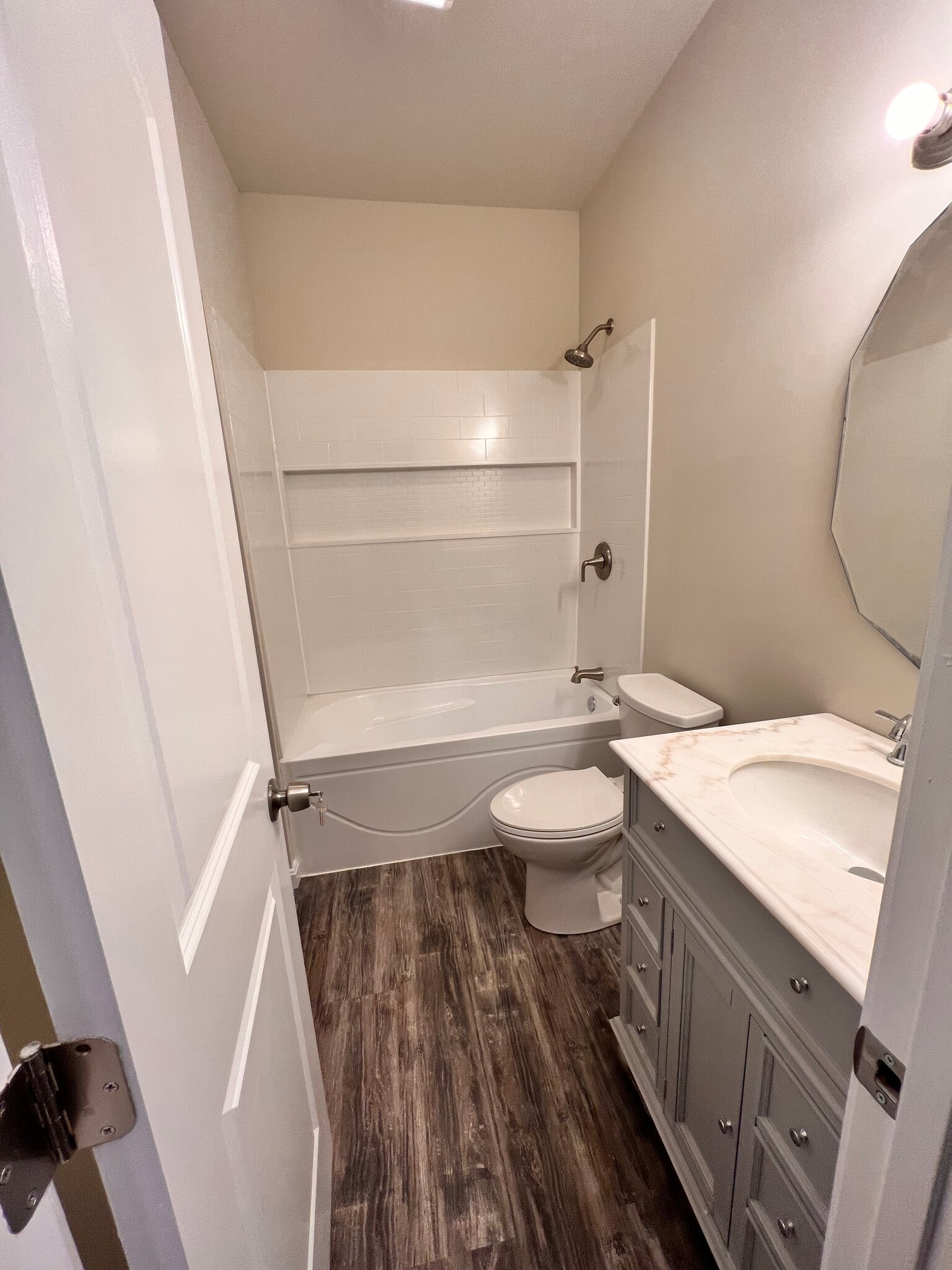 Building Photo - 2067 Hinshaw Dr