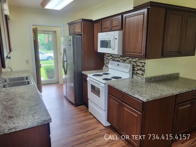 Building Photo - 2863 Marshall St