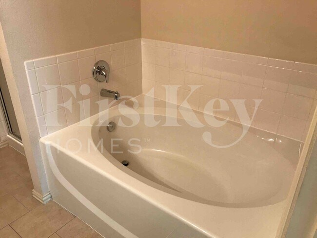 Building Photo - 1218 Jewel Ln