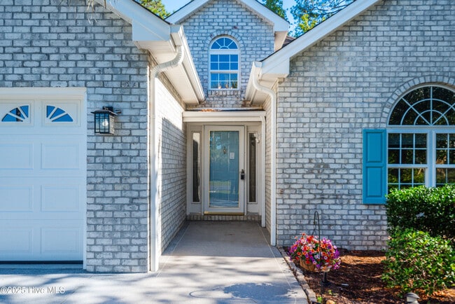 Building Photo - 8829 Lansdowne Dr NW