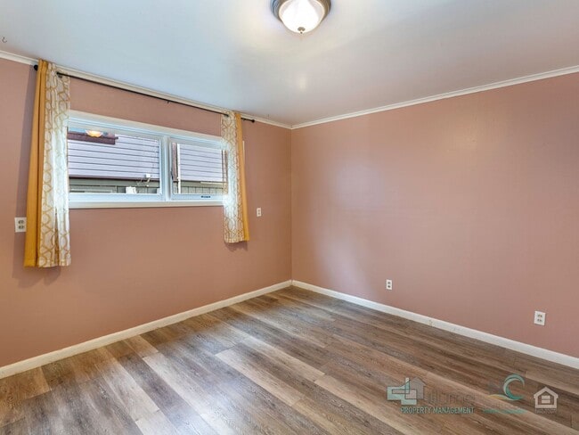 Building Photo - $500 OFF Special - Beautiful 4 Bed/1 Bath Home in Astoria