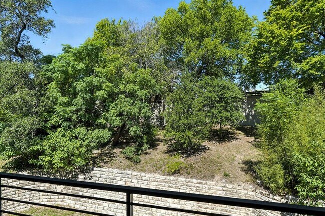 Building Photo - 3700 Clawson Rd