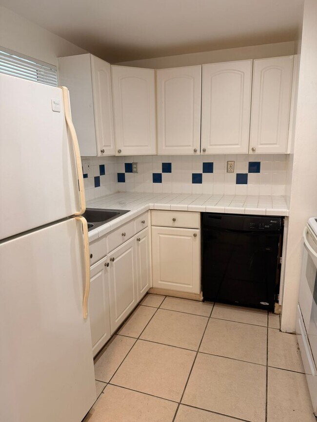 Building Photo - Two-bedroom apartment for rent in Margate