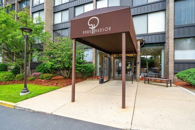 Building Photo - 9060 Palisade Ave
