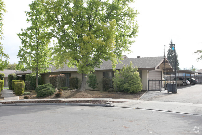 Primary Photo - 502 E Calimyrna Ave