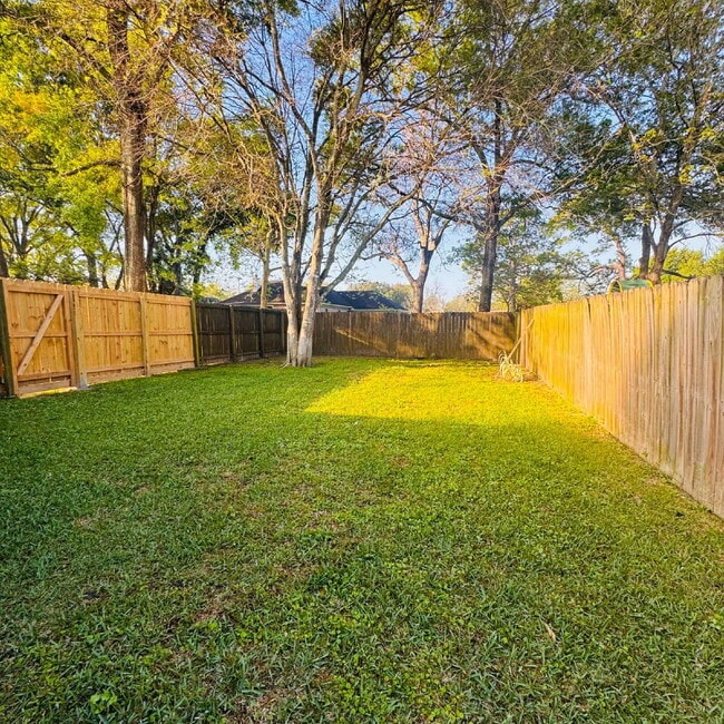 Building Photo - Charming 3-Bed Haven with Granite Elegance in Nederland – Your Perfect Retreat!