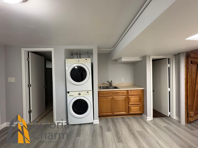 Building Photo - Warm & Welcoming 3 Bed, 2 Bath Home with C...