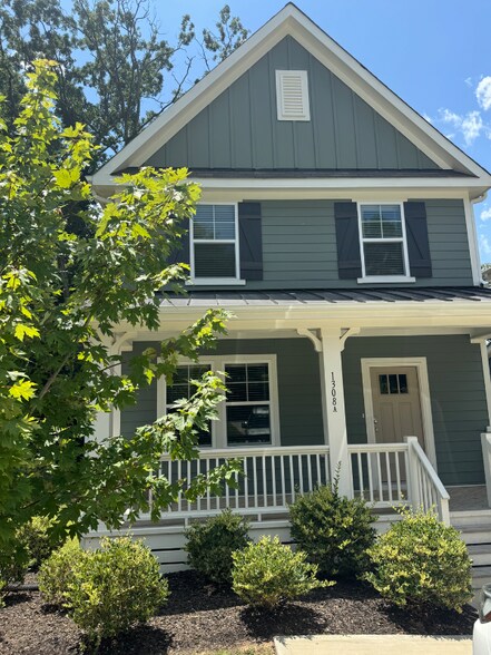 Building Photo - 1308a Castlebay Rd