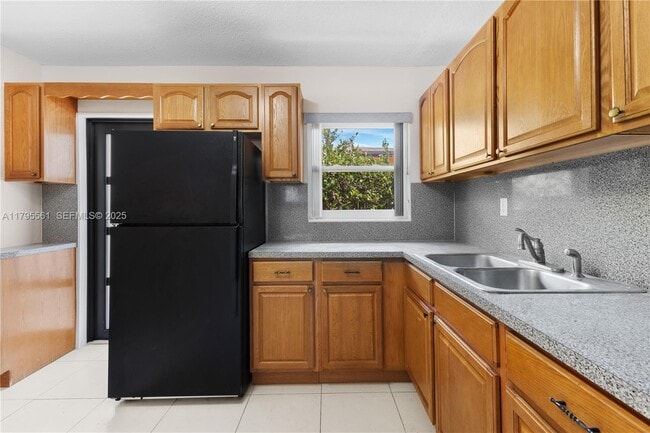 Building Photo - 1305 NE 2nd Ave