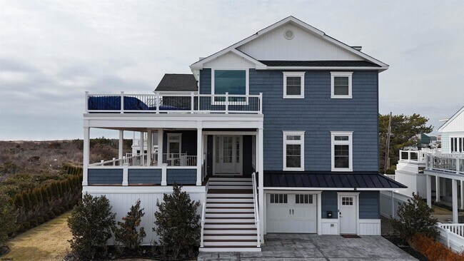 Building Photo - 404 21st St S