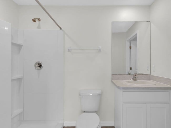 Building Photo - Beautiful 4 bedroom 2 bathroom Single Family House! Like new!