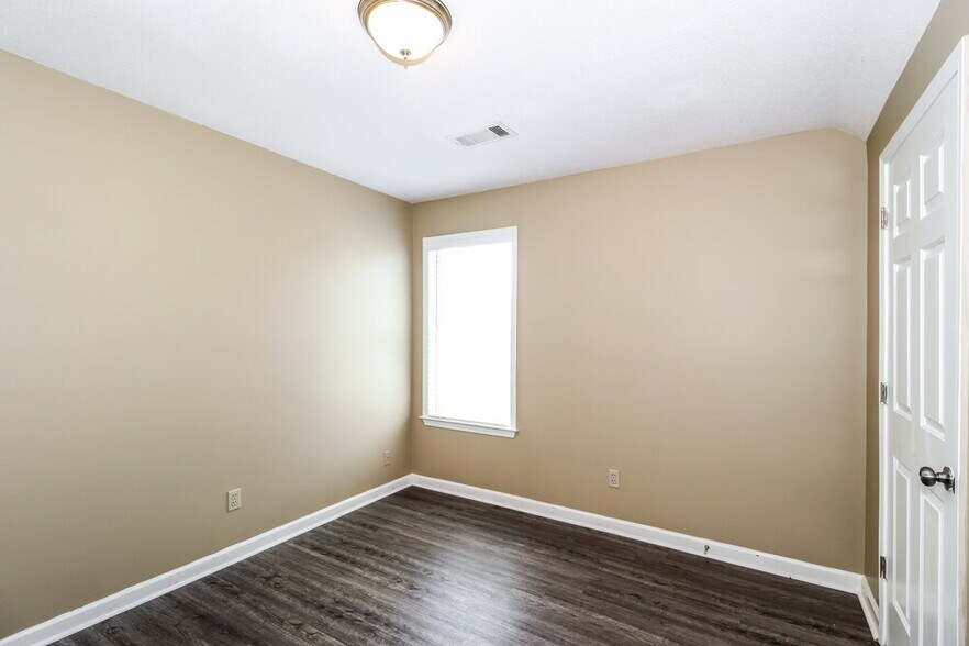 Building Photo - 9115 Park Crest Dr