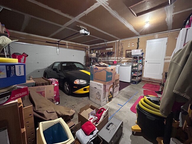 Building Photo - 3 Bedroom 2 Bath home in south Bellingham with a 2-car garage