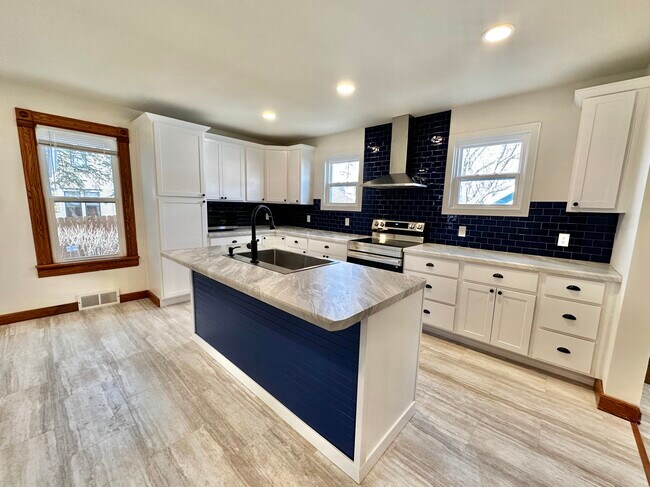 Building Photo - 1008 Giles St