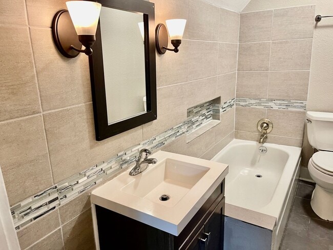 Building Photo - Audubon Park Rental!