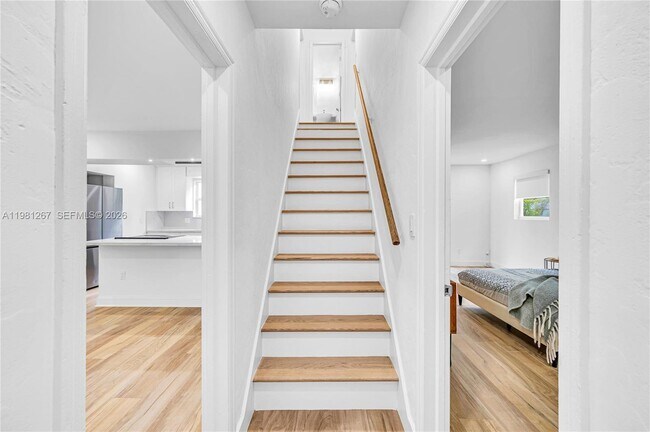 Building Photo - 1960 NE 182nd St