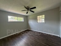 Building Photo - 1220 Gadd Rd