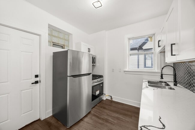Building Photo - 7110 S Eberhart Ave