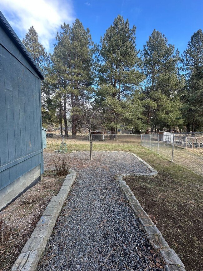 Building Photo - Completely Remodeled Home on 1 Acre in DRW