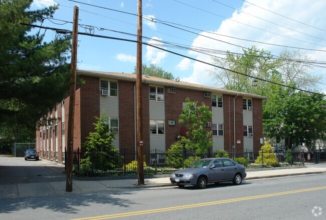 Primary Photo - 311 Water St
