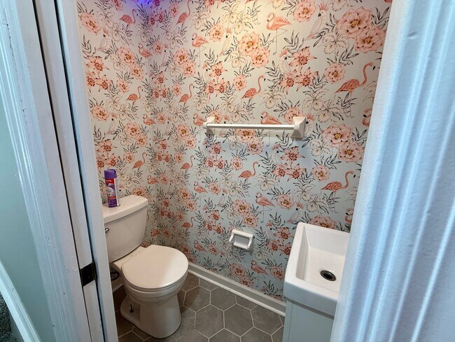 Building Photo - Beautifully Renovated 2 Bed, 1.5 Bath Condo in Westerville