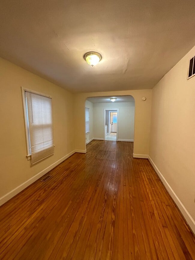 Building Photo - Now Pre-Leasing for Fall Semester 2026