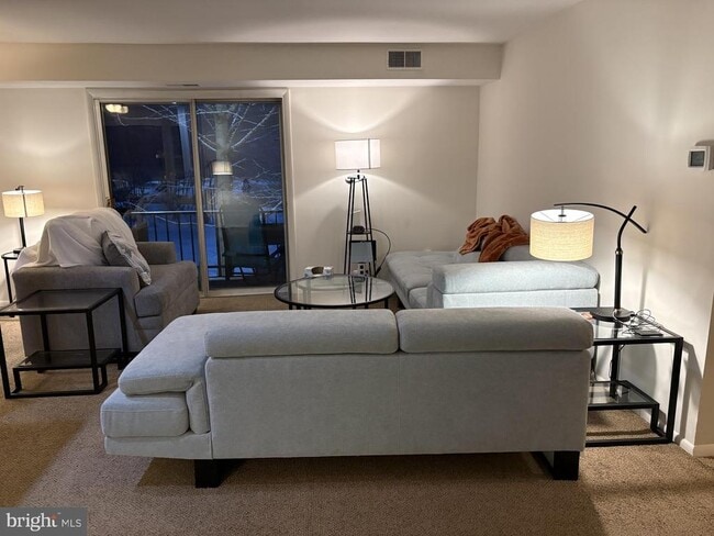 Building Photo - 7 Rockford Rd