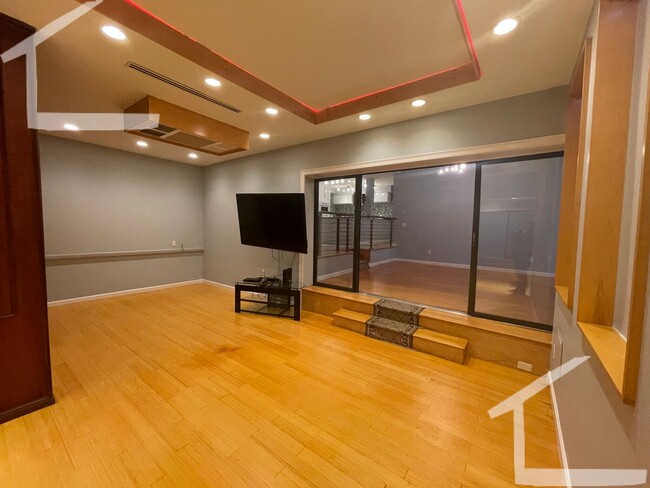 Building Photo - Gorgeous 2 bed in CHestnut Hill